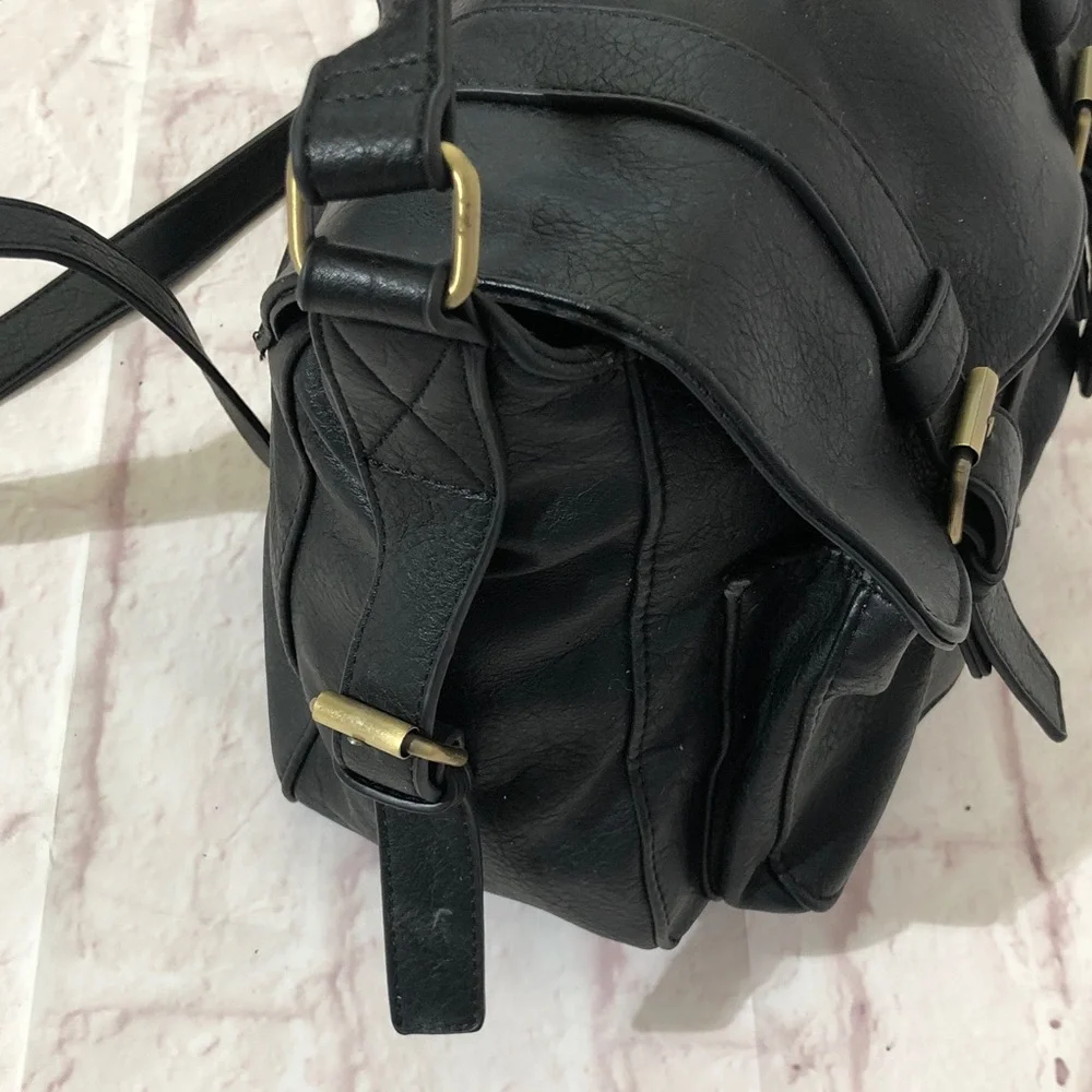 Antik Kraft Black faux Leather Messenger Bag with Front Buckle Pockets. XL Used